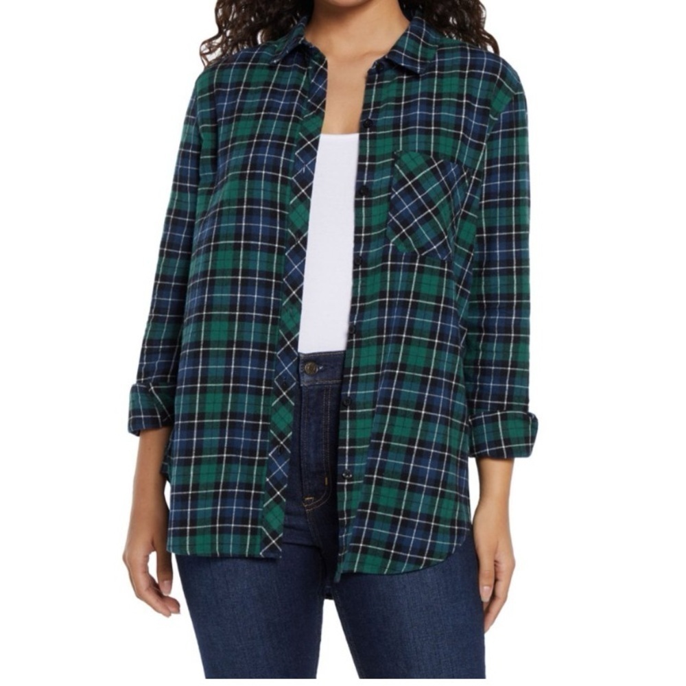 GAP Blue and Green Plaid Button Down Shirt(Bust 34”
Length 26”)